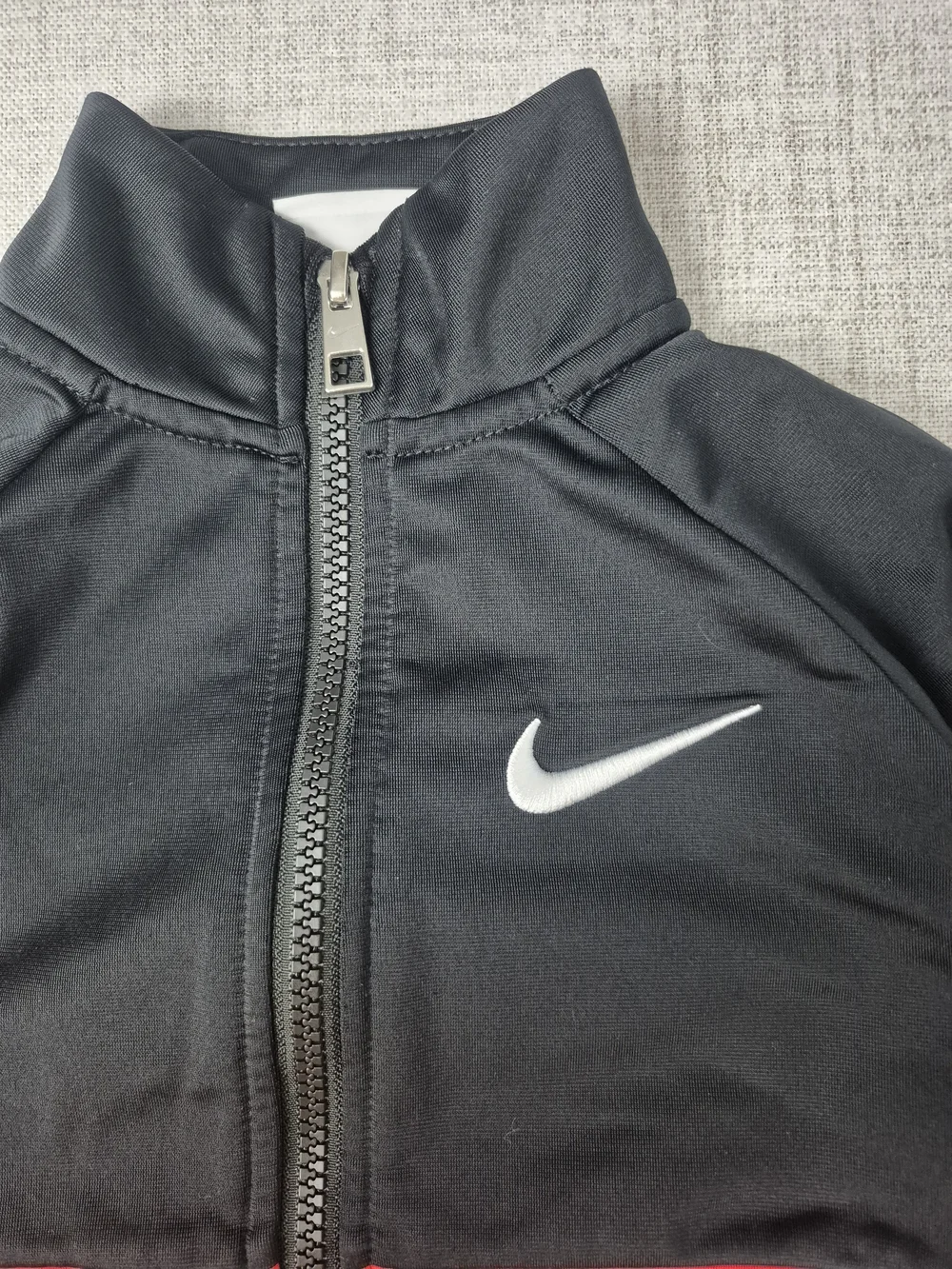 Nike Boys Black Red Tracksuit Set Size 5 4-5T - Picture 5 of 15